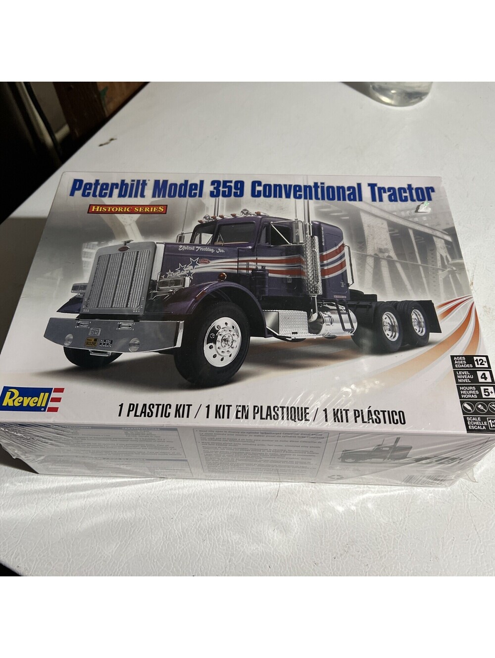 Revell Peterbilt 359 Model Kit Conventional Tractor Historic Series